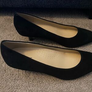 Trotters Kiera Black Suede Size 10 Women (Width) Medium Kitten Heels